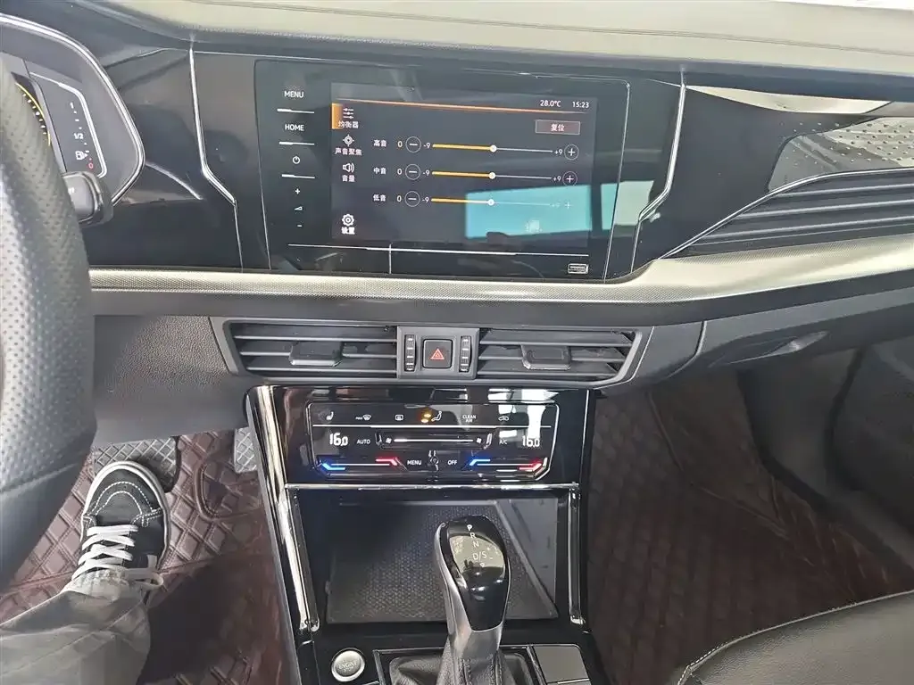 Volkswagen Passat — фото 8