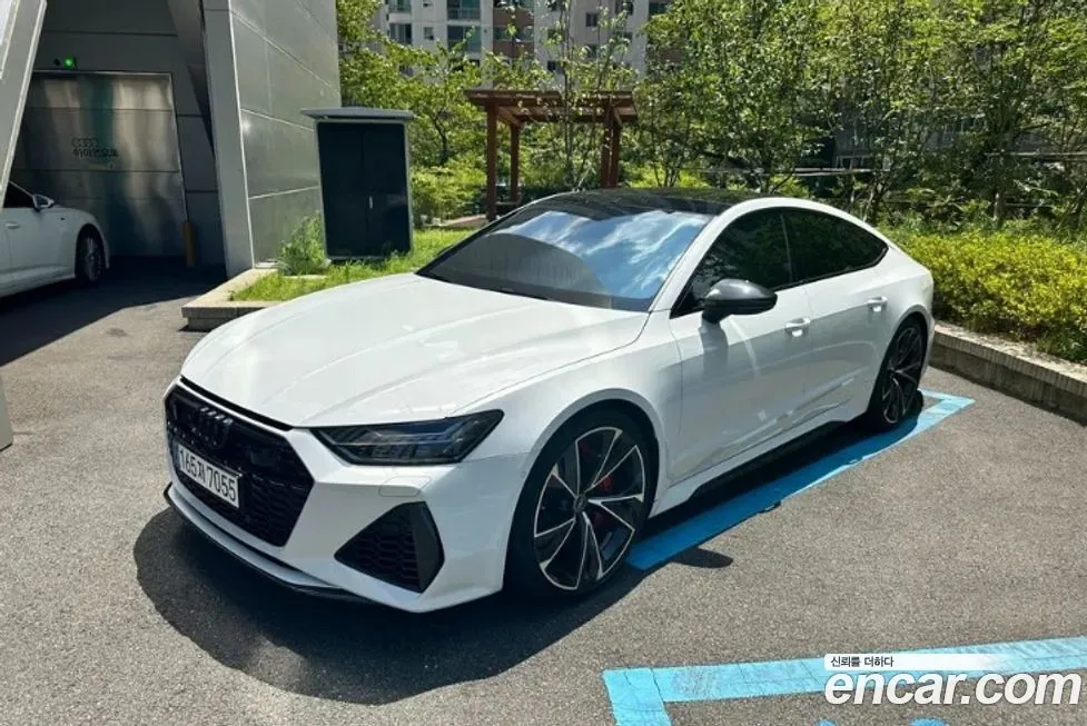 Audi RS7 — фото 1