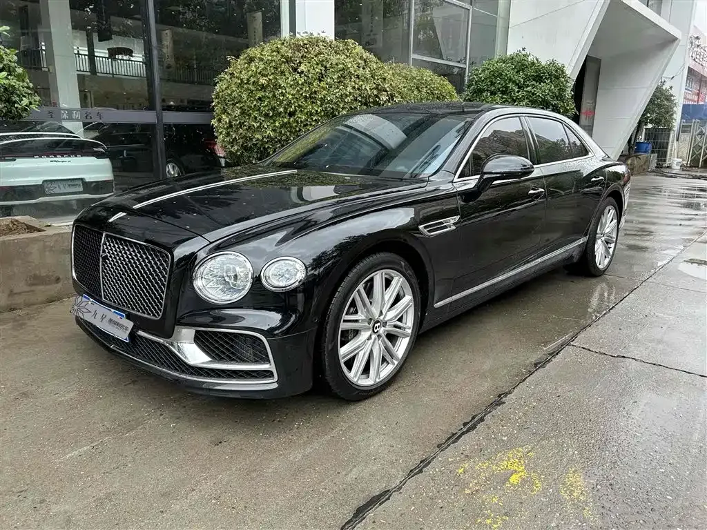 Bentley Flying Spur — фото 1