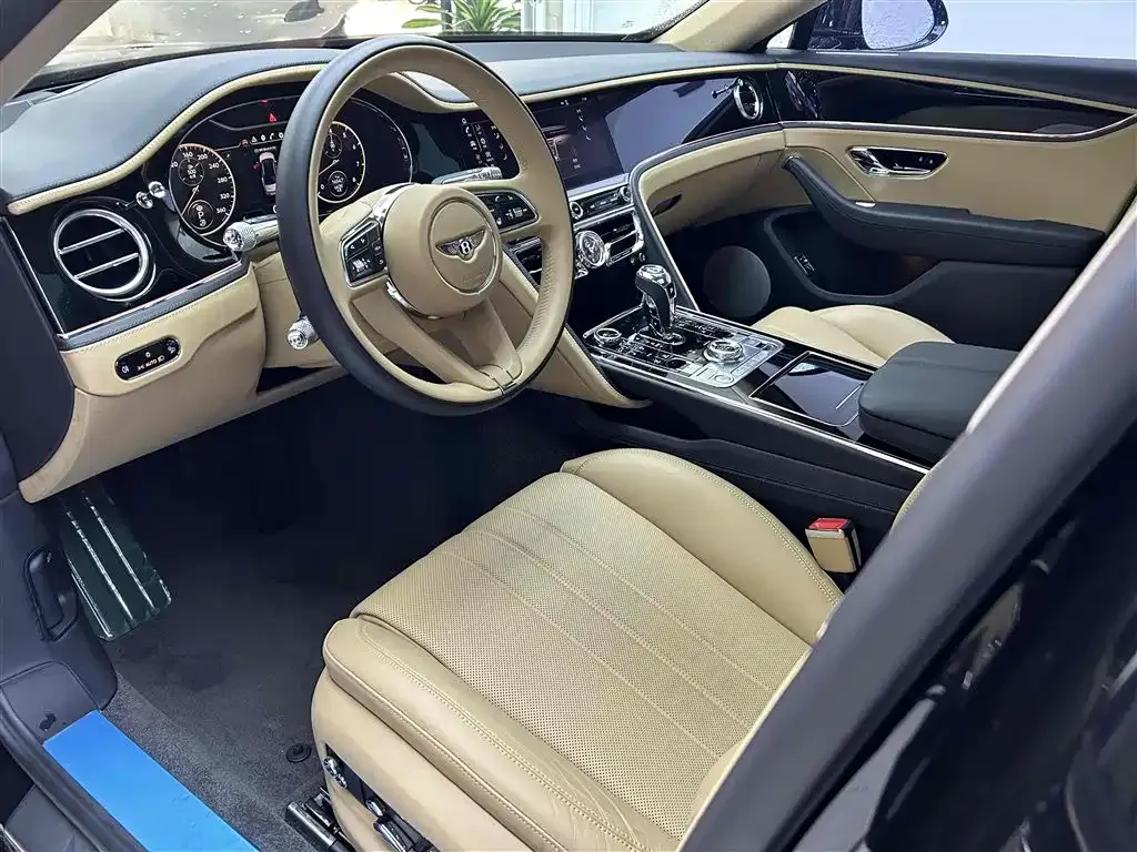 Bentley Flying Spur — фото 10