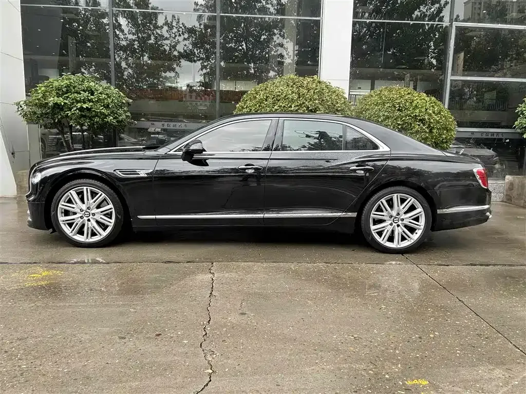 Bentley Flying Spur — фото 2