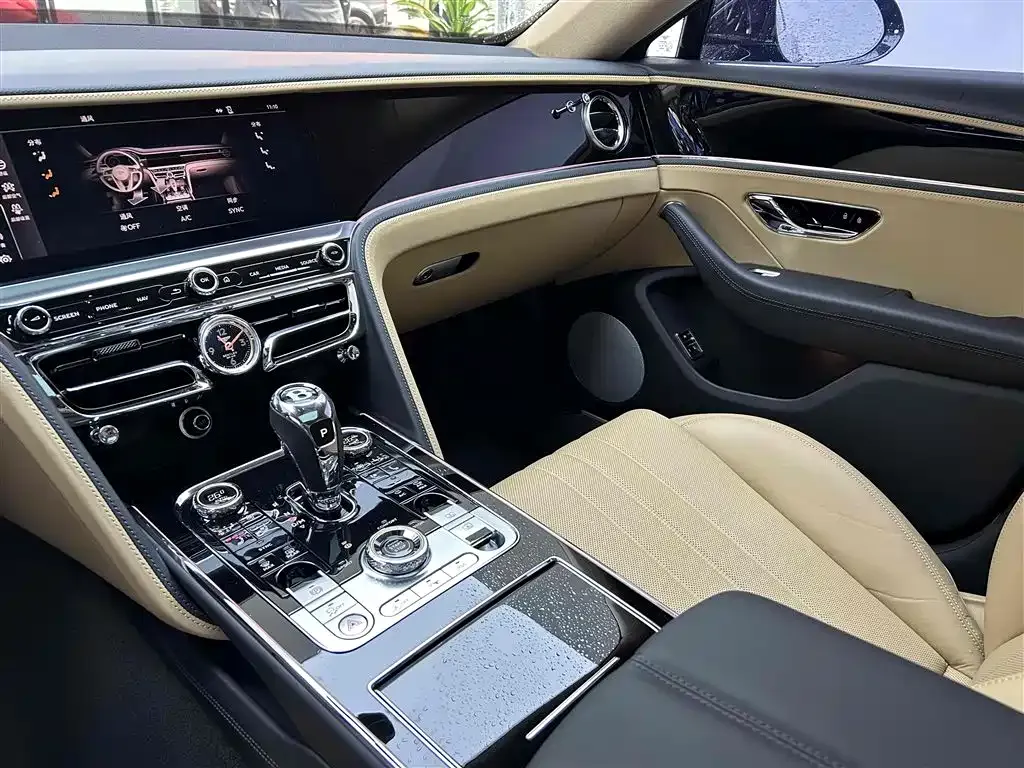 Bentley Flying Spur — фото 5