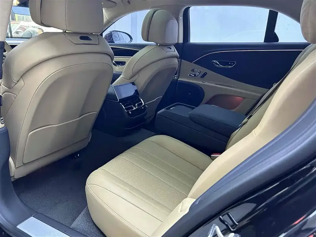 Bentley Flying Spur — фото 7