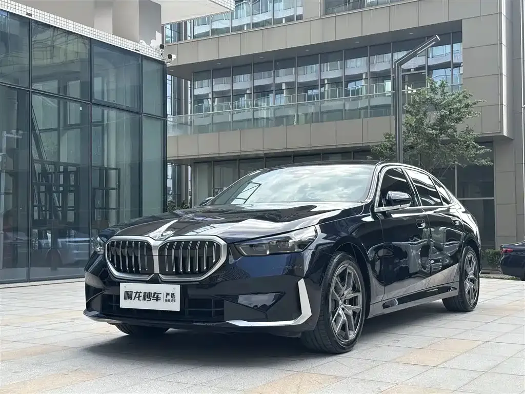 BMW 5 Series — фото 1