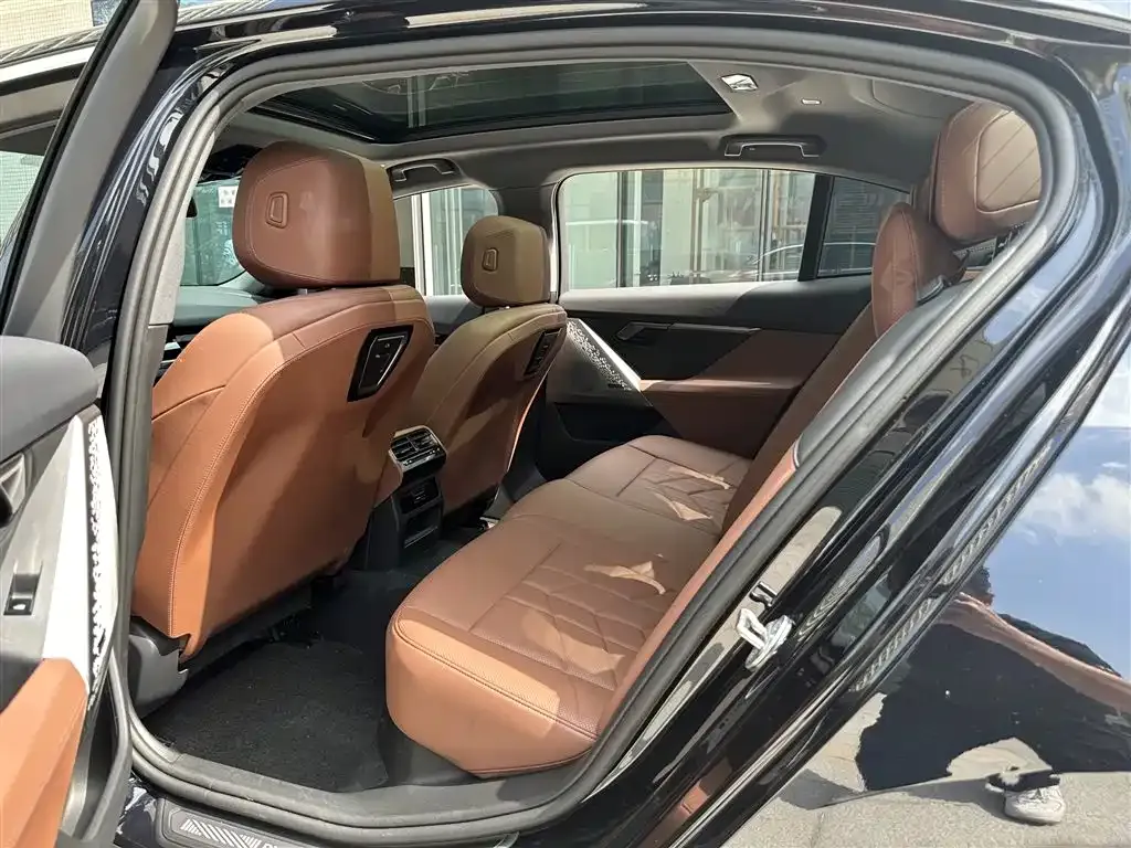 BMW 5 Series — фото 10
