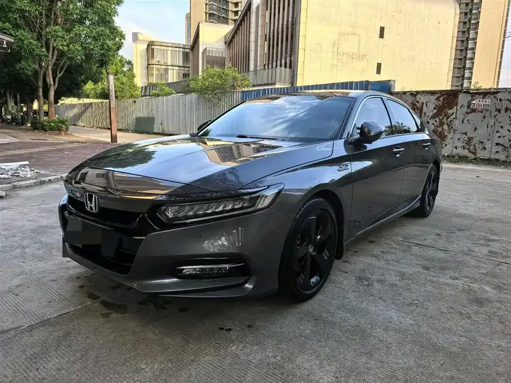 Honda Accord — фото 1