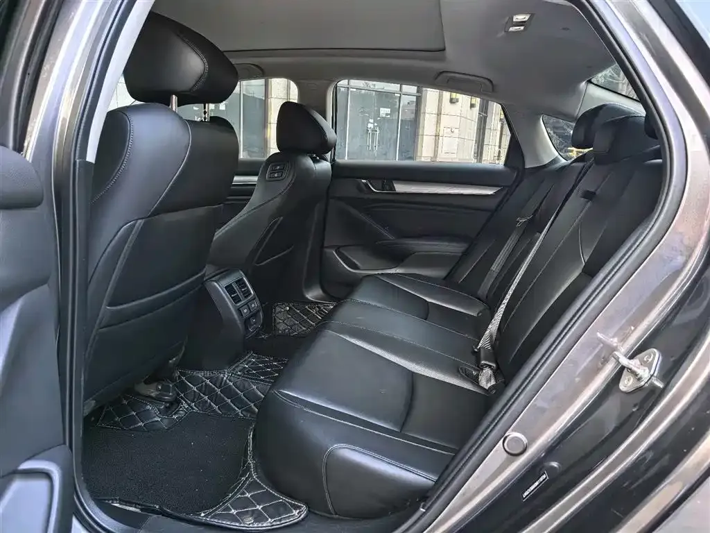 Honda Accord — фото 6
