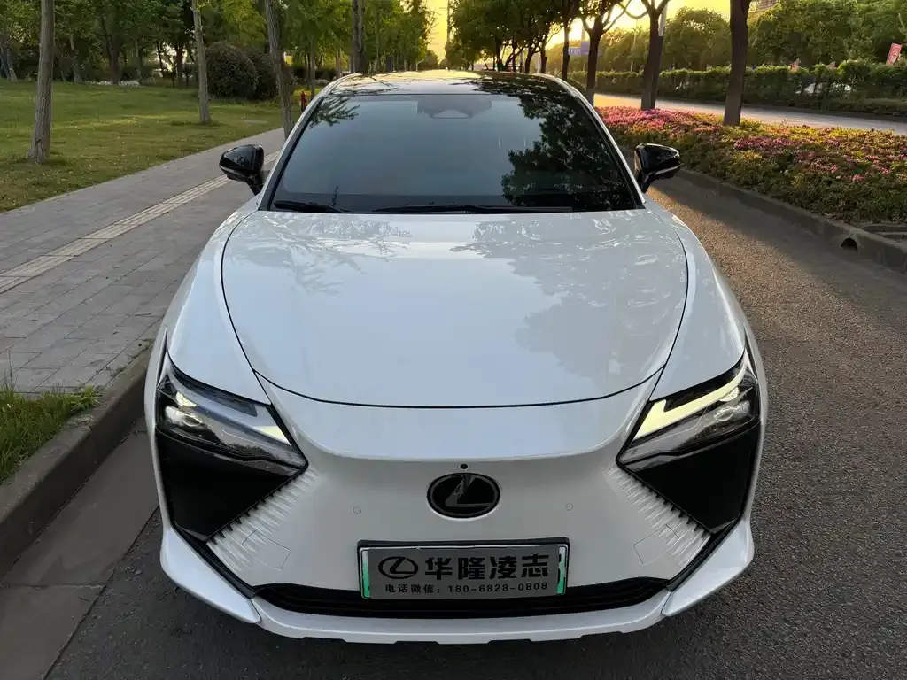 Lexus RZ — фото 2