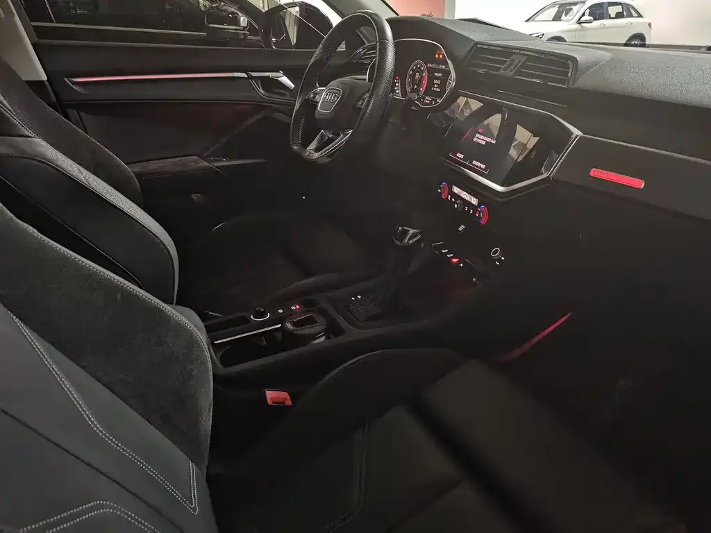 Audi Q3 Sportback — фото 7