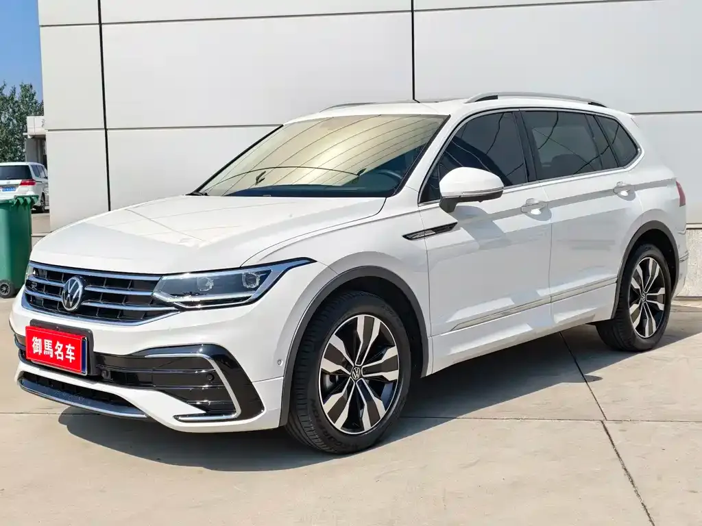 Volkswagen Tiguan L — фото 1