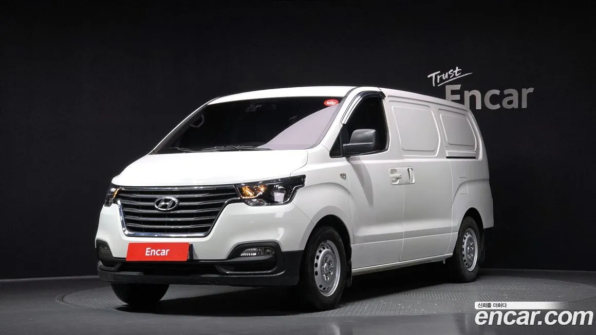 Hyundai Starex — фото 1