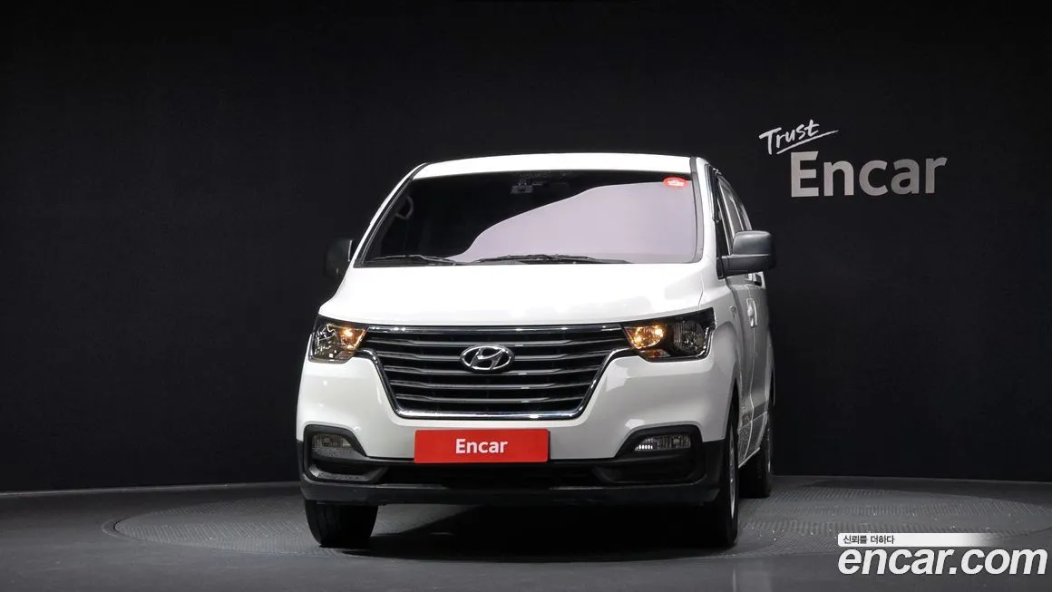 Hyundai Starex — фото 3