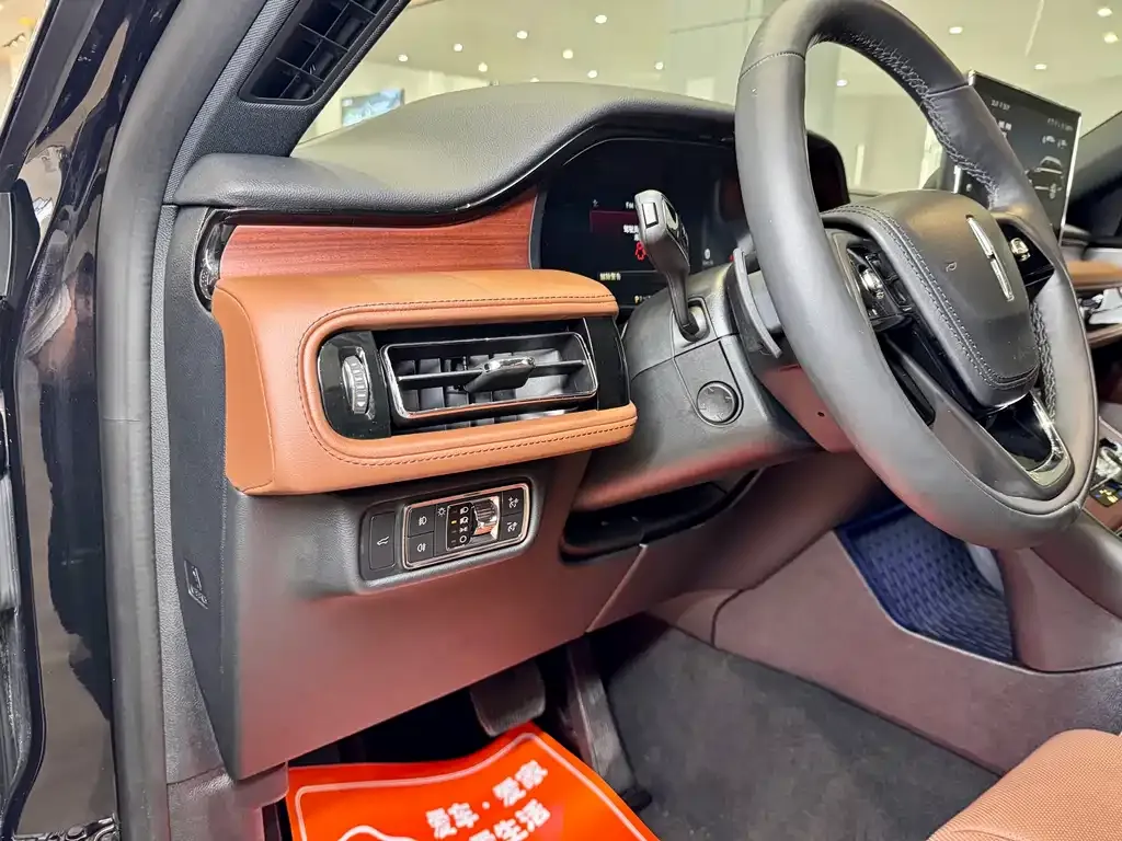 Lincoln Aviator — фото 10