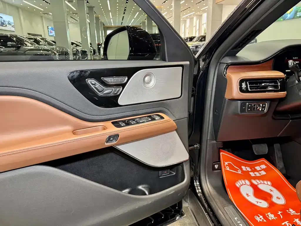 Lincoln Aviator — фото 9