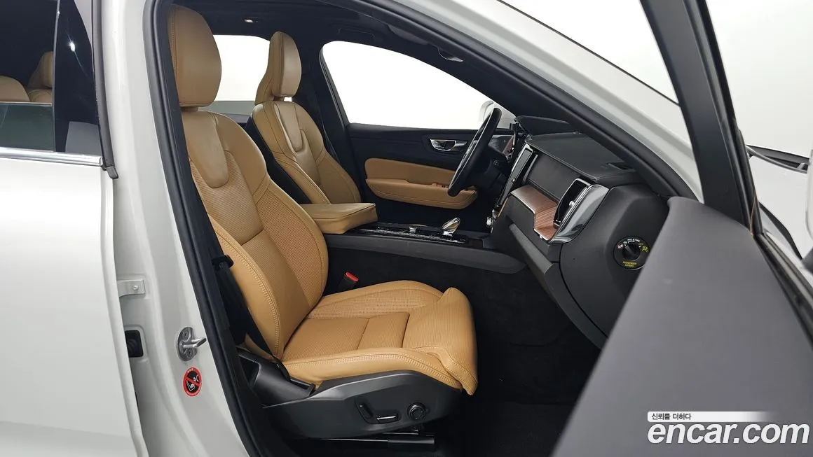 Volvo XC60 — фото 10