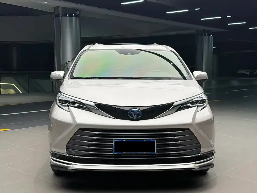Toyota Sienna — фото 2