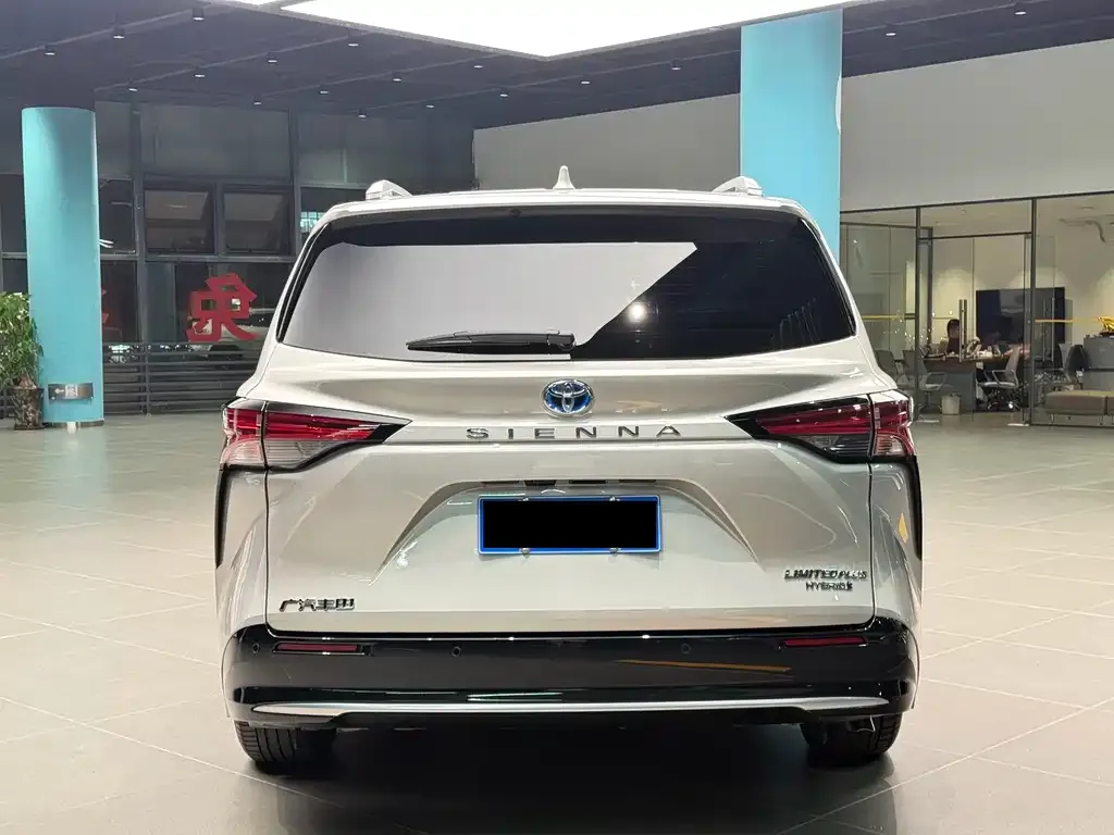 Toyota Sienna — фото 5
