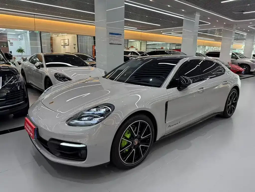 Porsche Panamera — фото 1