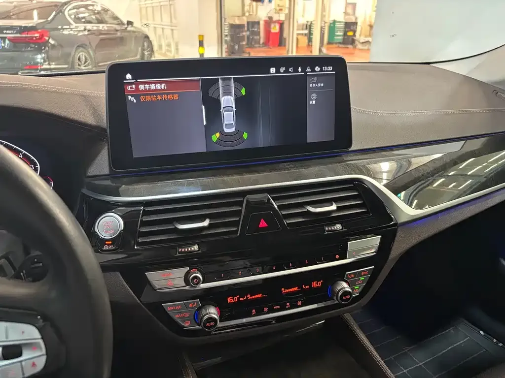 BMW 5 Series — фото 10