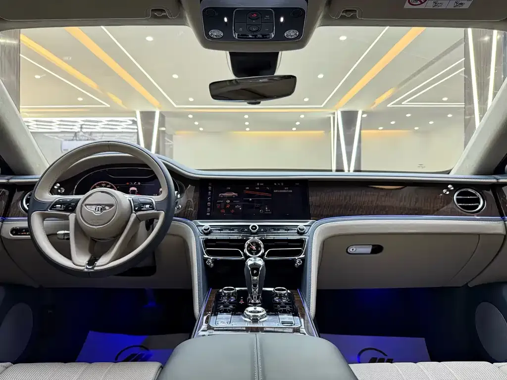 Bentley Flying Spur — фото 10