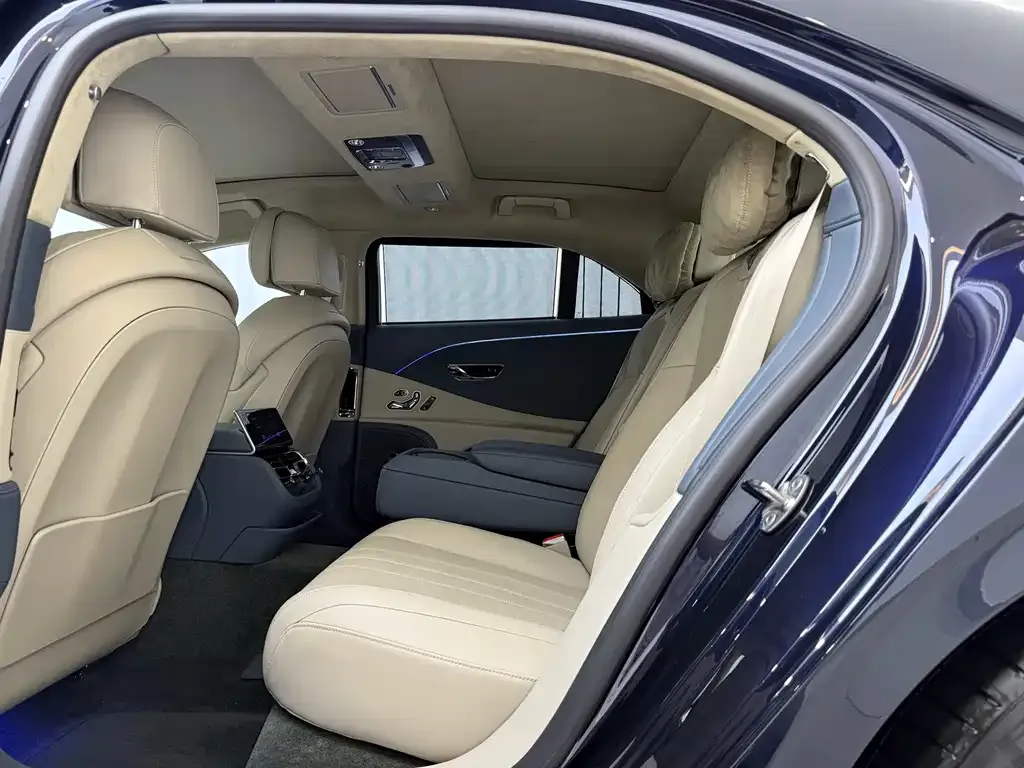 Bentley Flying Spur — фото 6