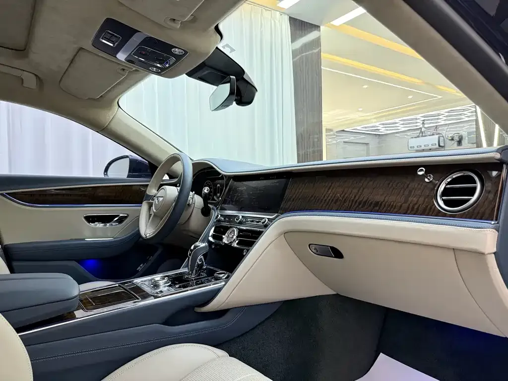 Bentley Flying Spur — фото 8