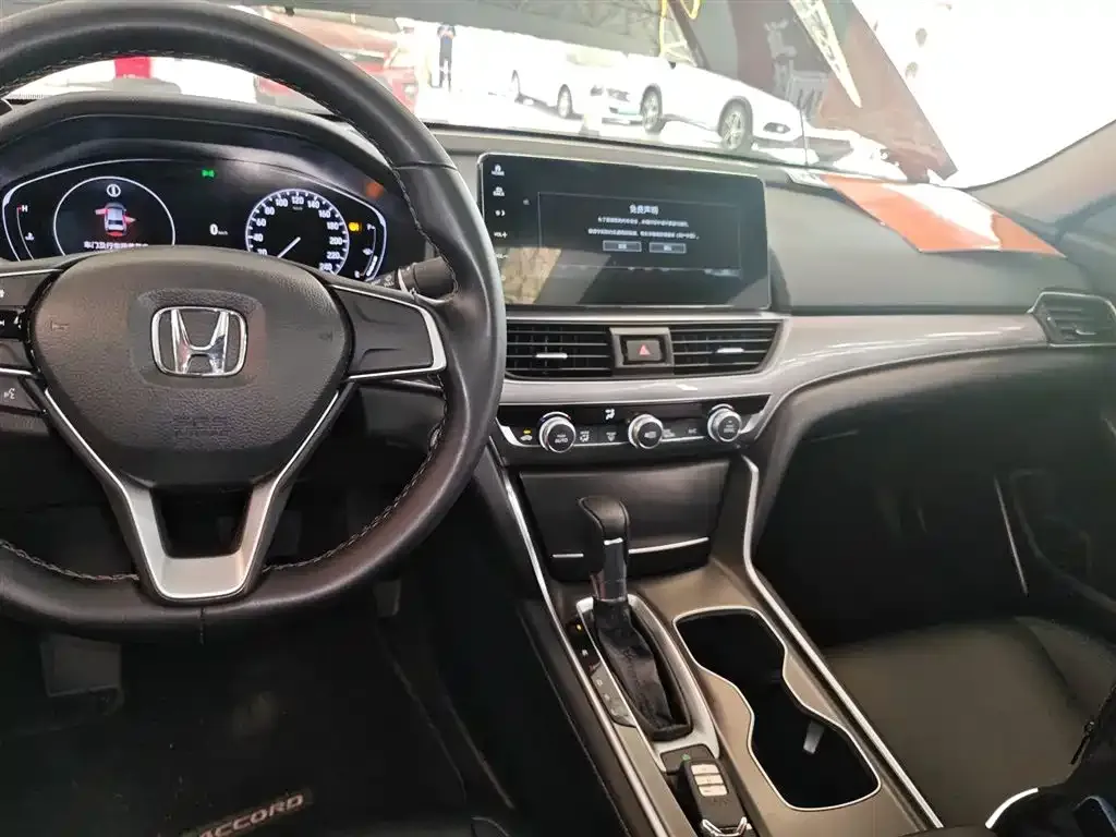 Honda Accord — фото 10