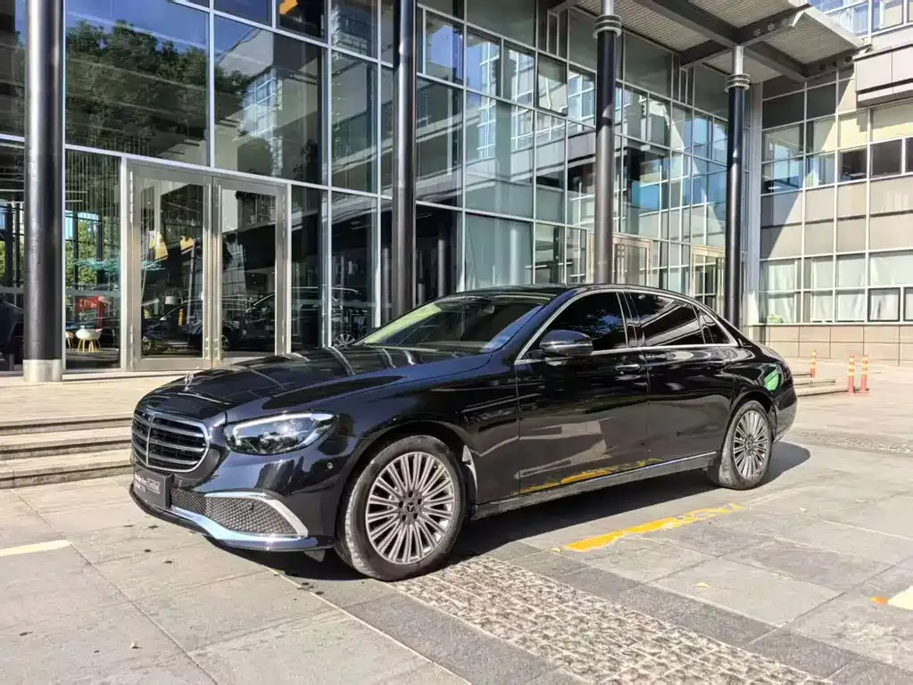 Mercedes-Benz E-Class — фото 1