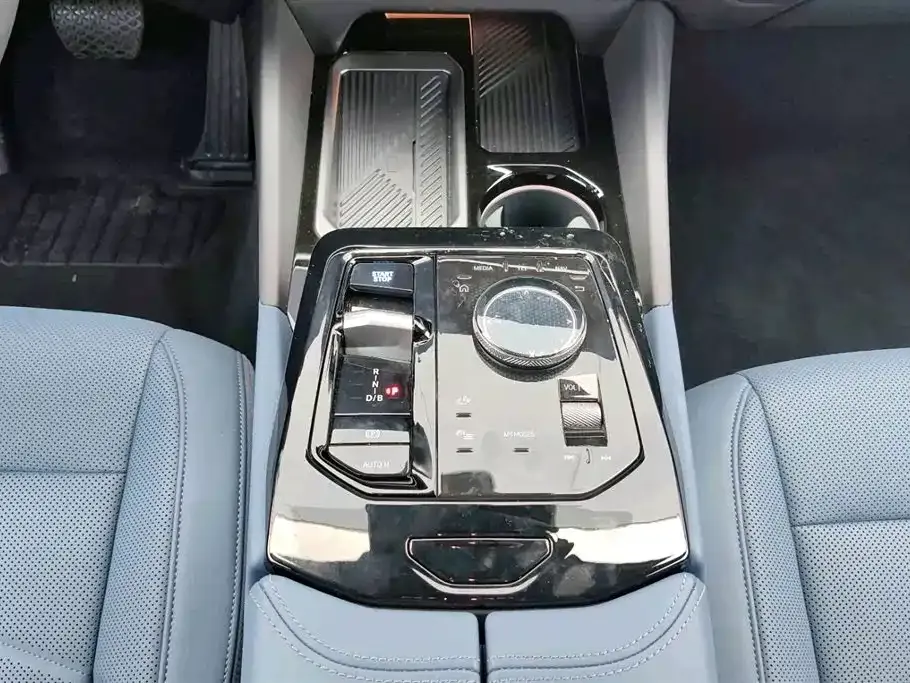 BMW i5 — фото 10
