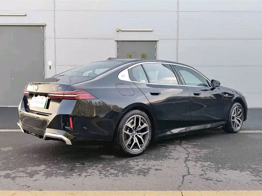 BMW i5 — фото 2