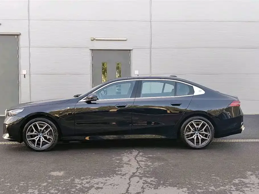 BMW i5 — фото 5
