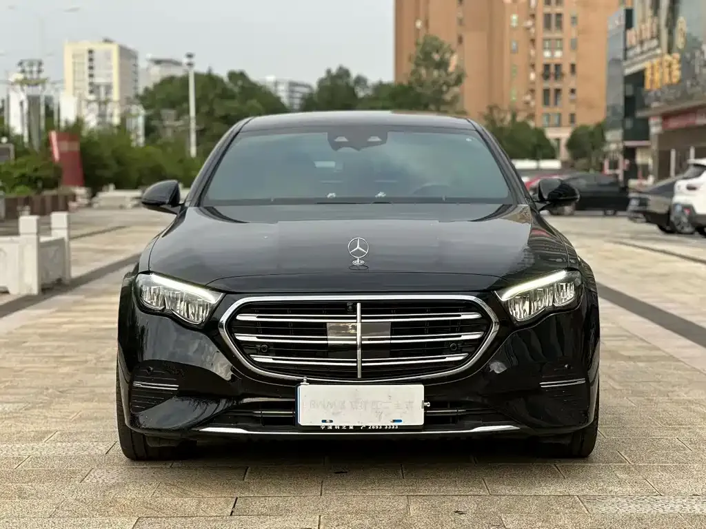 Mercedes-Benz E-Class — фото 2