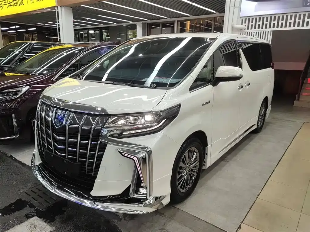 Toyota Alphard — фото 2