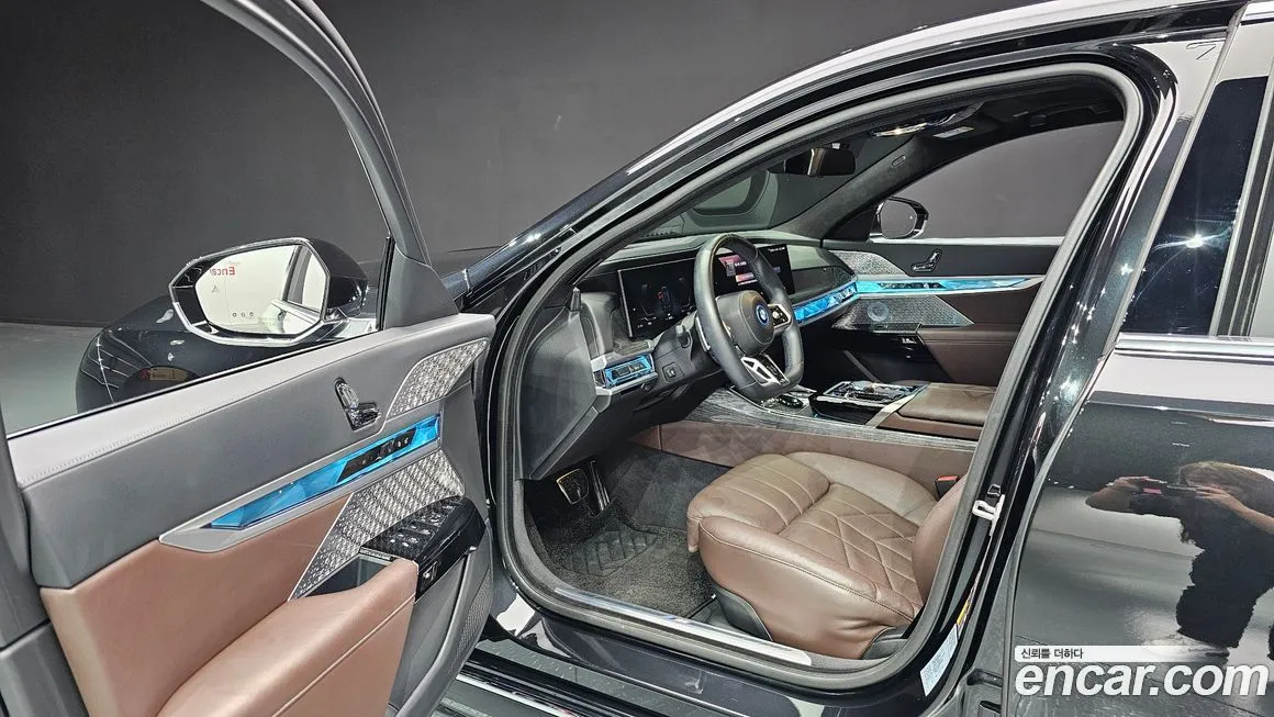 BMW i7 — фото 9