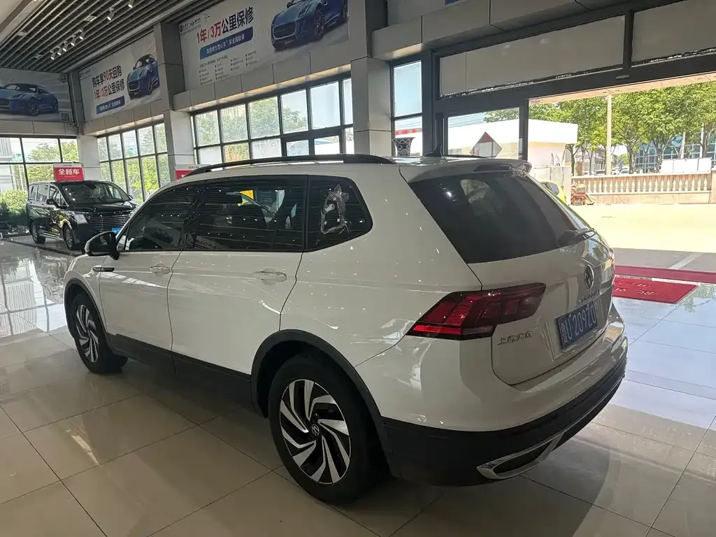 Volkswagen Tiguan L — фото 4