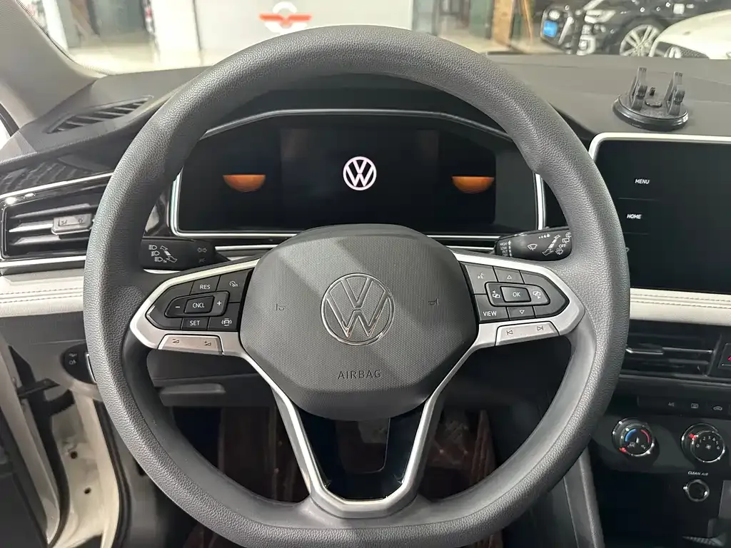 Volkswagen Tiguan L — фото 8