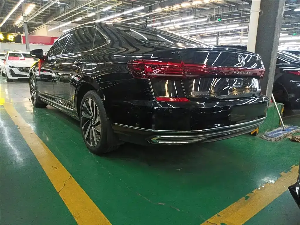 Volkswagen Passat — фото 7