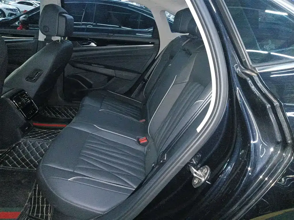Volkswagen Passat — фото 8
