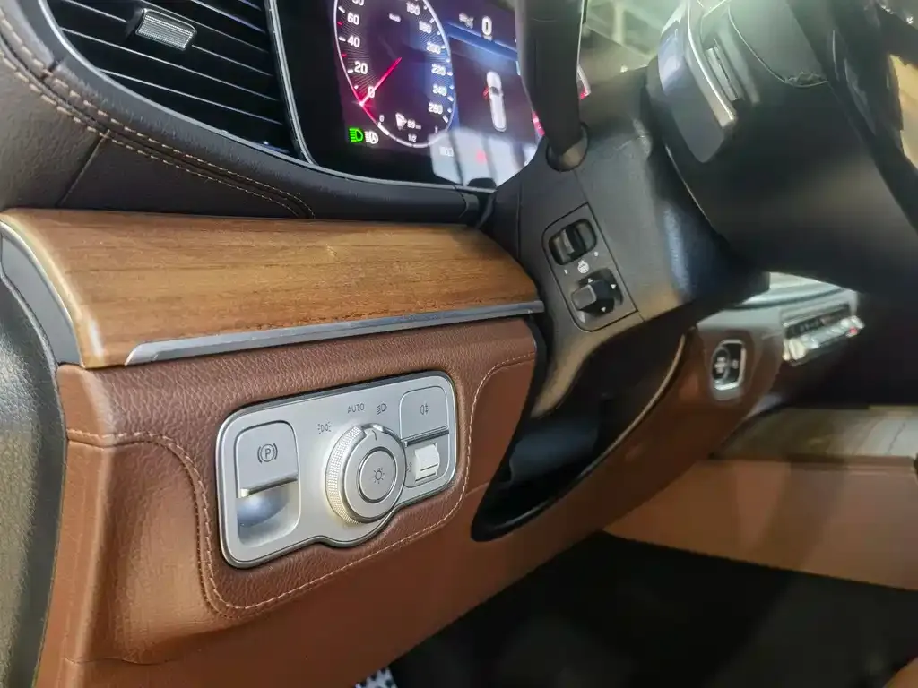 Mercedes-Benz GLS — фото 7