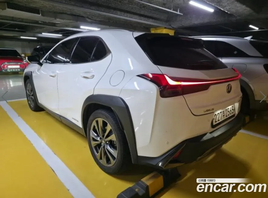 Lexus UX — фото 2