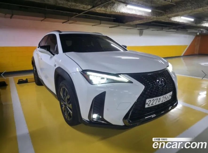 Lexus UX — фото 3