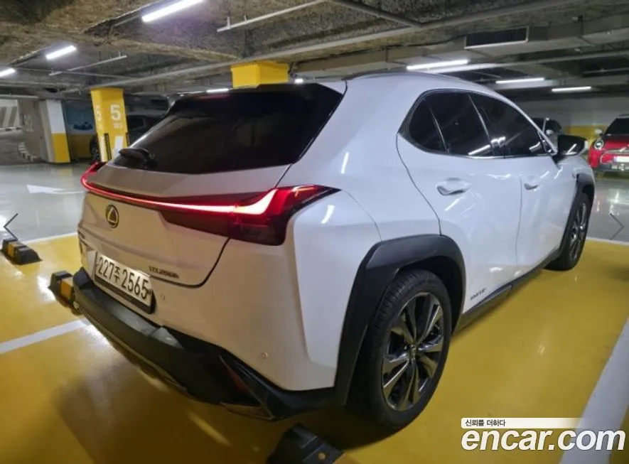Lexus UX — фото 4