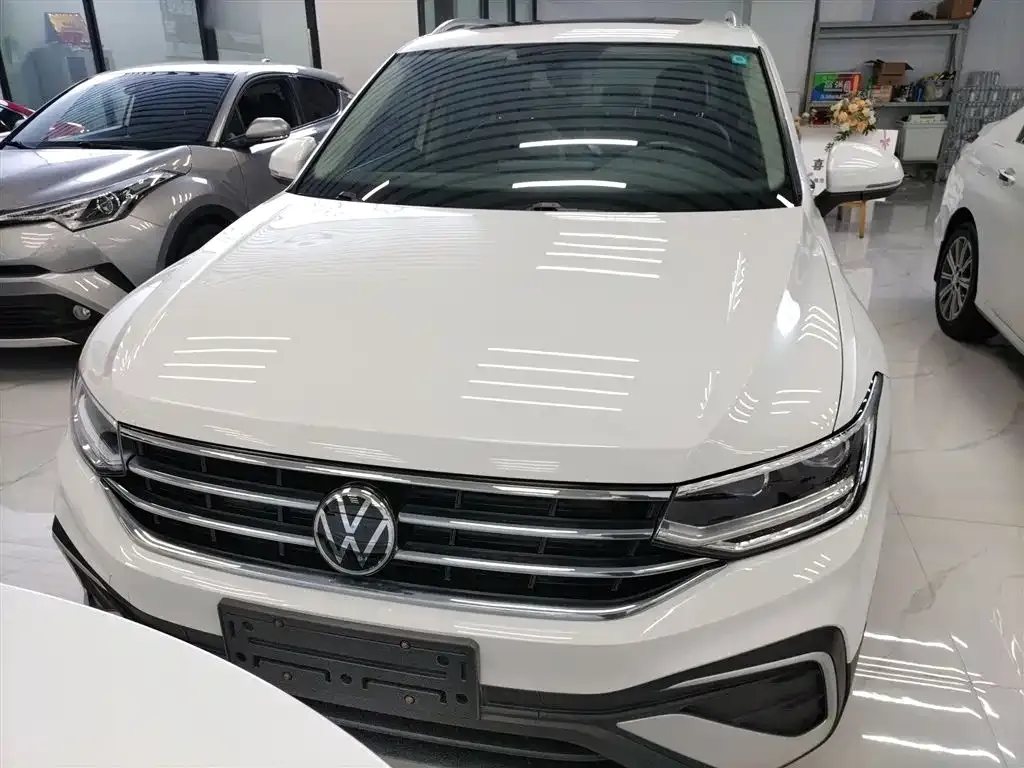 Volkswagen Tiguan L — фото 3