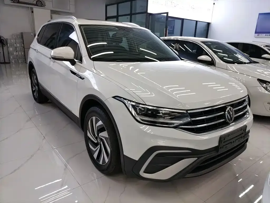 Volkswagen Tiguan L — фото 4