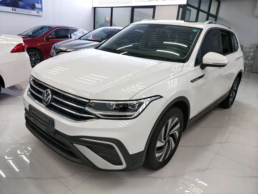 Volkswagen Tiguan L — фото 5