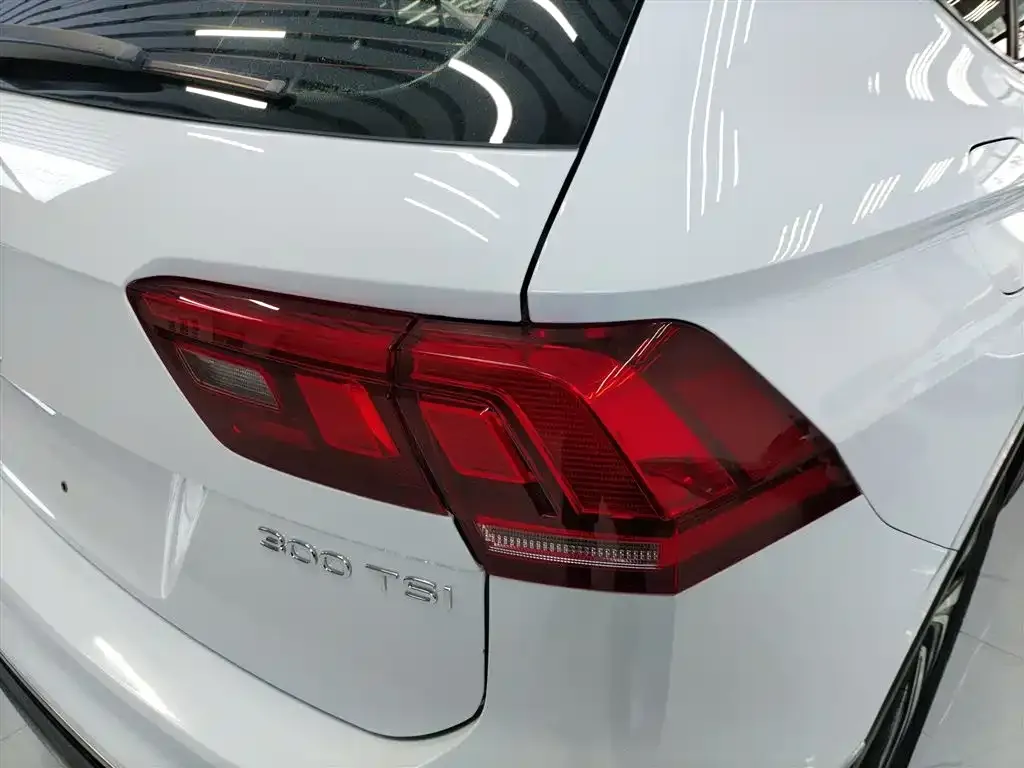 Volkswagen Tiguan L — фото 8