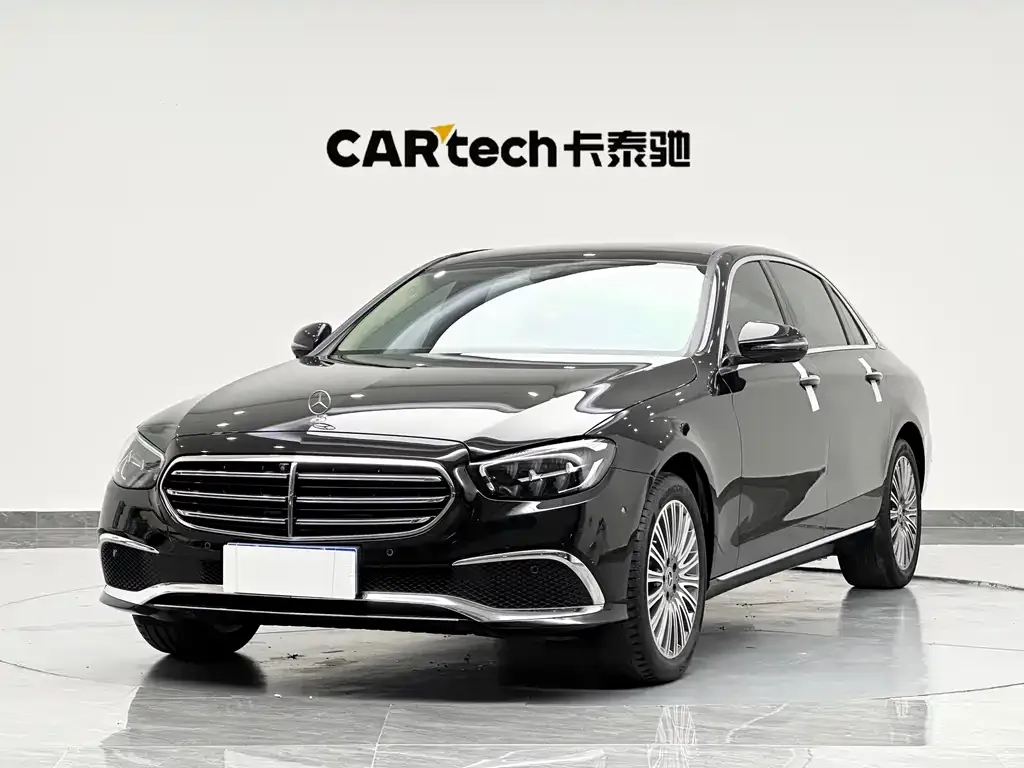 Mercedes-Benz E-Class — фото 1