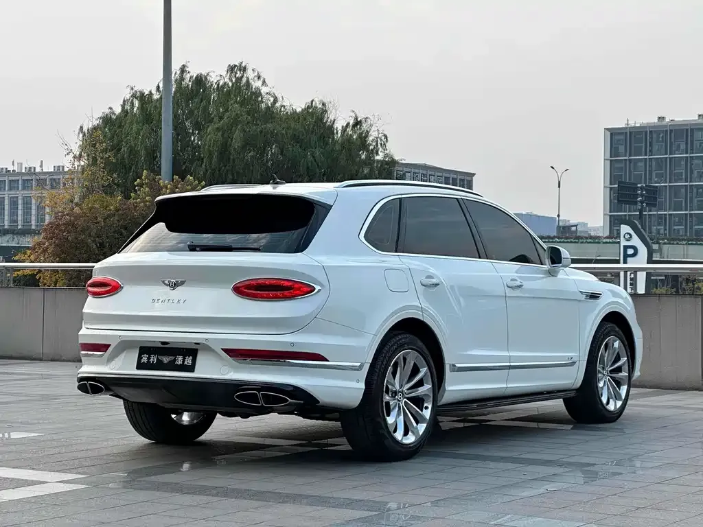 Bentley Bentayga — фото 6