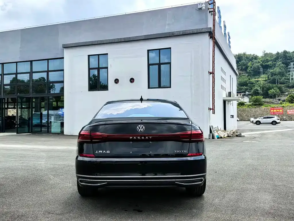 Volkswagen Passat — фото 10