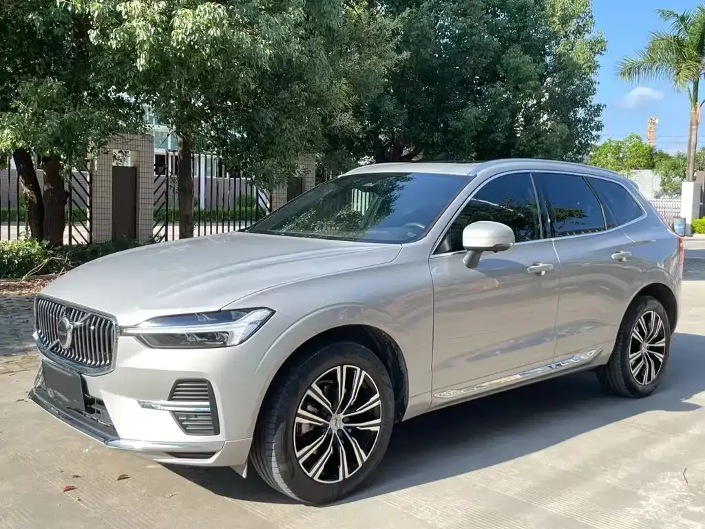 Volvo XC60 — фото 1